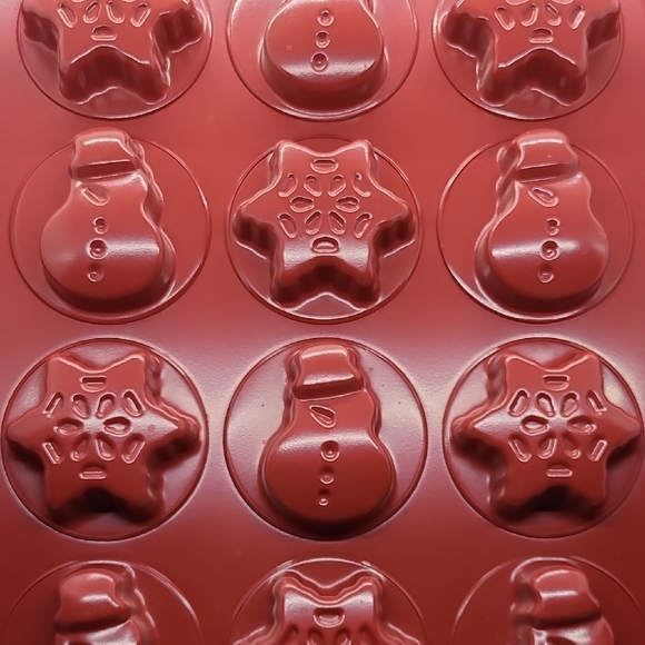 Pampered Chef Winter Snowman & Snowflake Cake Pan - Picture 2 of 6